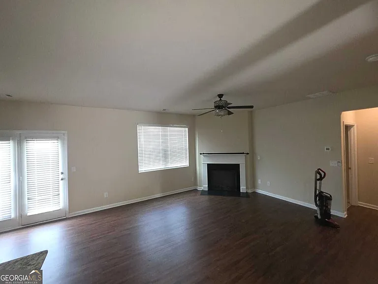 3877 Makeover Ct — Photo 4