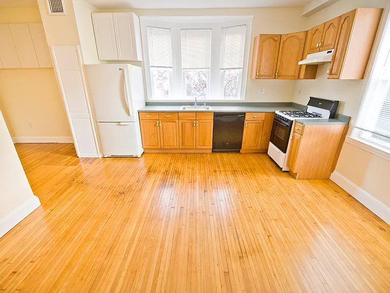 35 Pleasant St #1F — Photo 15
