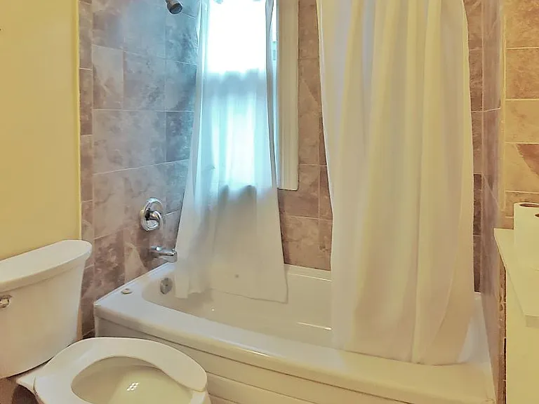 501 Gilmour St #3 — Photo 9