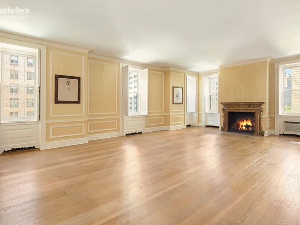 895 Park Avenue image 2 of 17