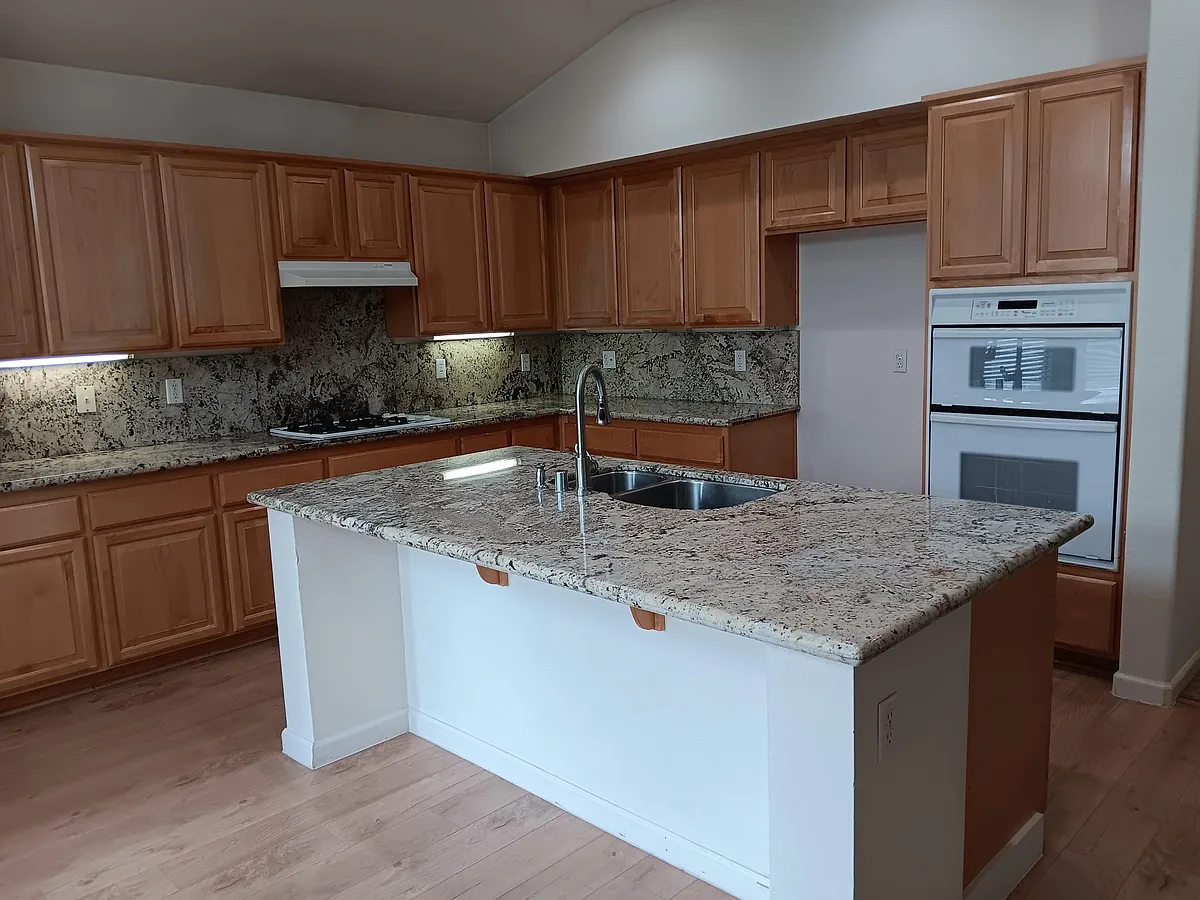 Building Photo - 975 Sterling Cir