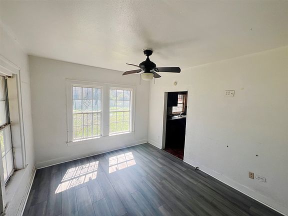 3rd image of 4607 Spring Garden St