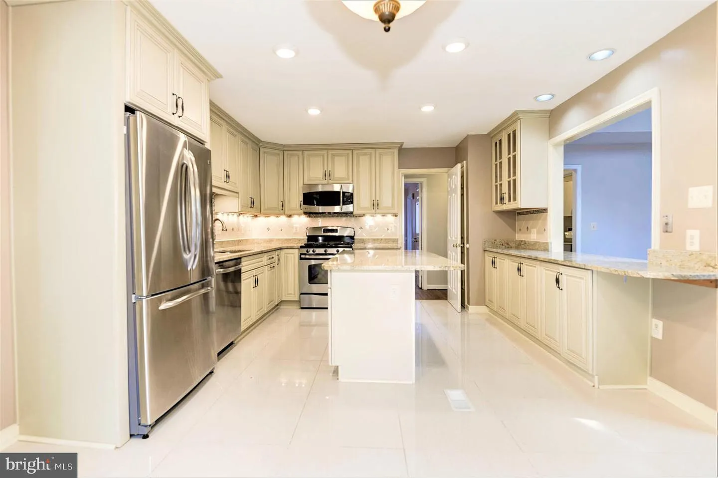 5 bed, 3.5 bath, 4005 sqft, $6,500 — Photo 3
