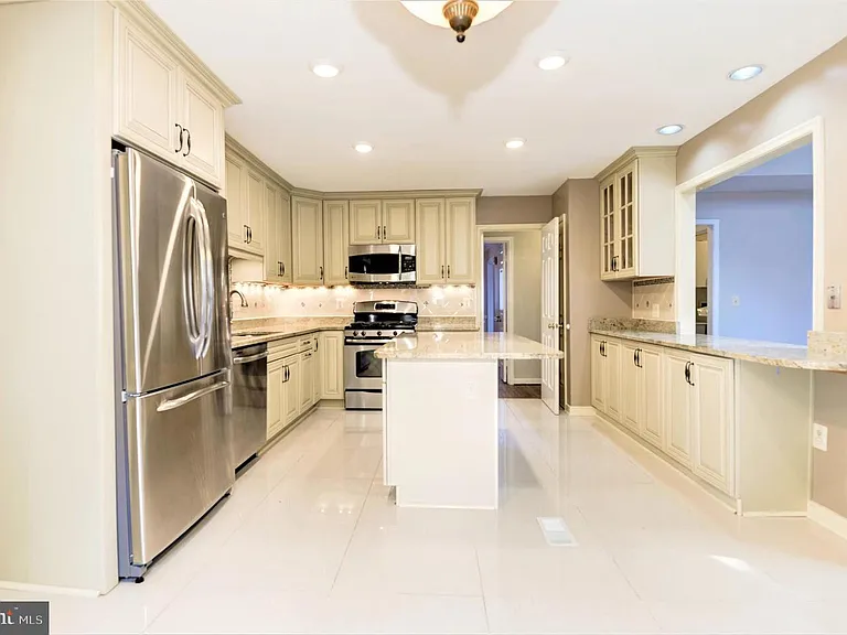 10322 Dunn Meadow Rd — Photo 3
