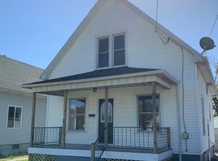 914 E Chestnut St, Canton, IL 61520