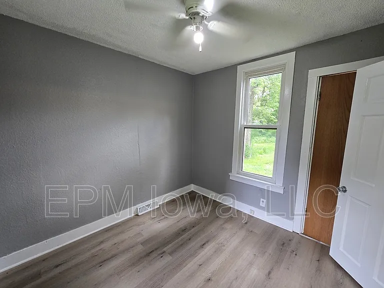 24 Van Buren St — Photo 10