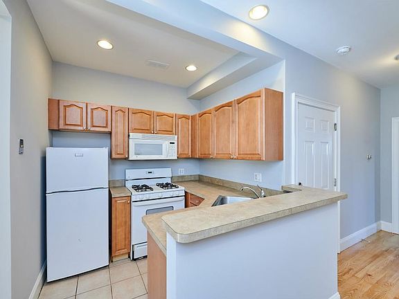 4th image of 12 Humboldt Pl #1