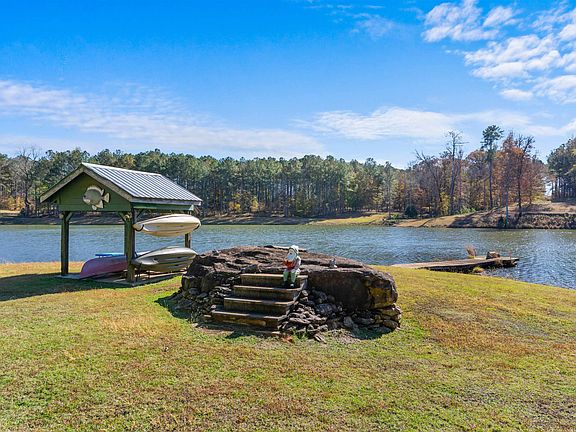 4th image of 1390 Walker Rd