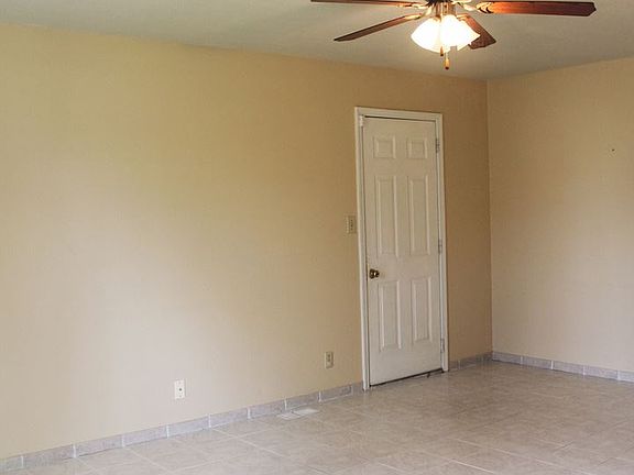 4th image of 827 Princeton Cir