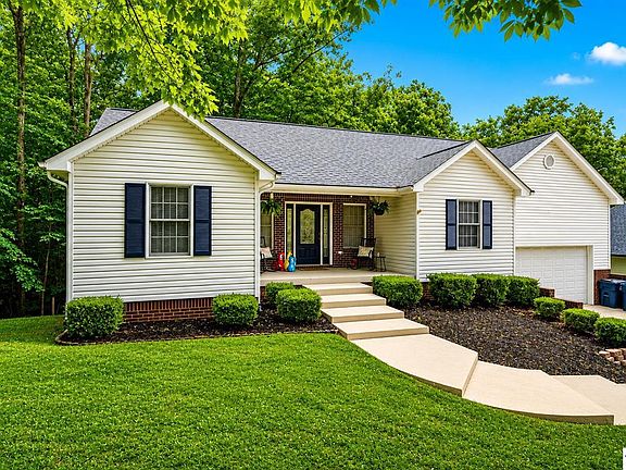 2nd image of 310 Catbird Rd