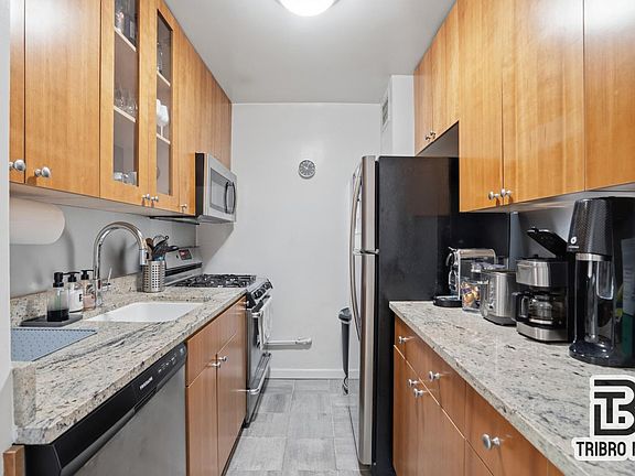5th image of 400 Central Park W APT 6Y