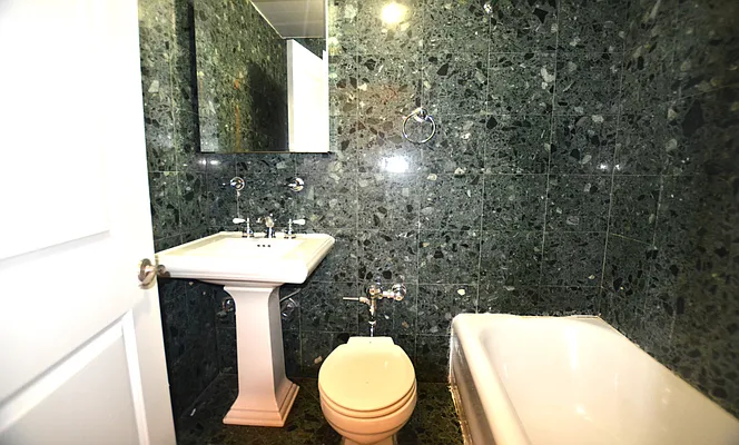 Rented by Manhattan Realty Group | media 11