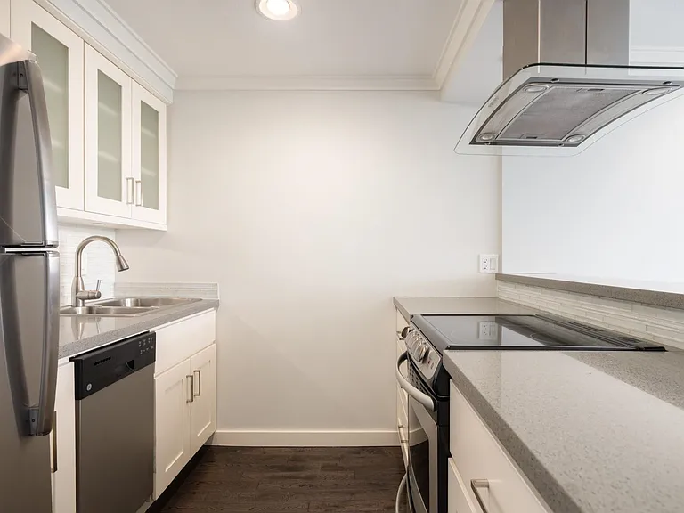 3546 Point Grey Rd #B — Photo 2