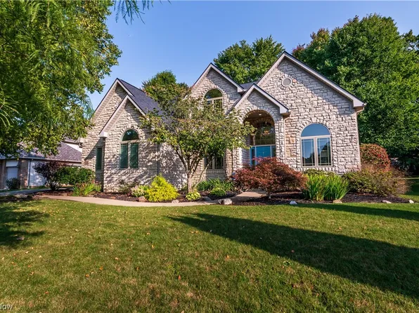 1473 Spring Wood Ln, Uniontown, OH 44685