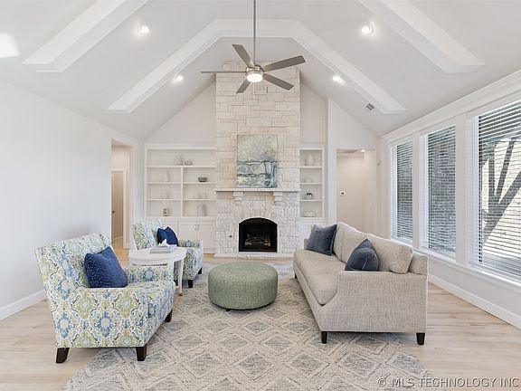5th image of 2715 W Van Buren Ct