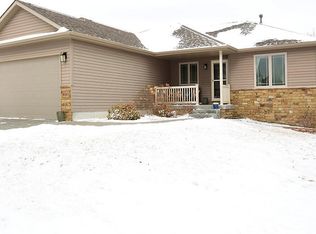 8020 Mandalay Dr, Lincoln, NE 68516