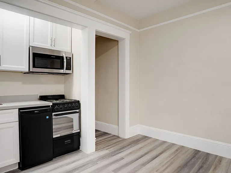 621 Taylor St — Photo 2