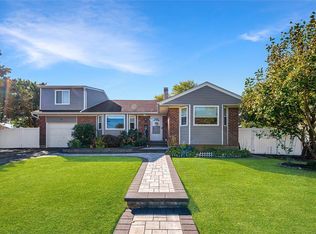 10 Ponder Lane, Deer Park, NY 11729