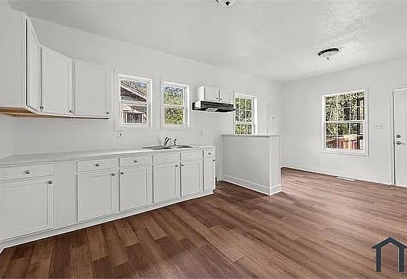 5th image of 2619 Avenue F