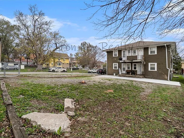 5121 Thompson Ave #7 — Photo 2
