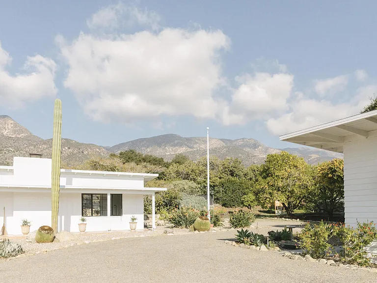 696 Romero Canyon Rd — Photo 2