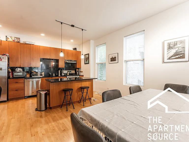 1407 N Wicker Park Ave #2 — Photo 4
