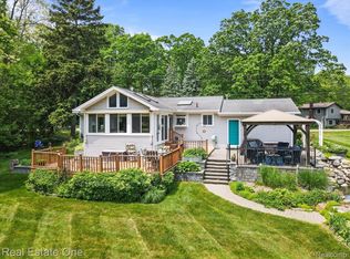 5900 Wellington Dr, Clarkston, MI