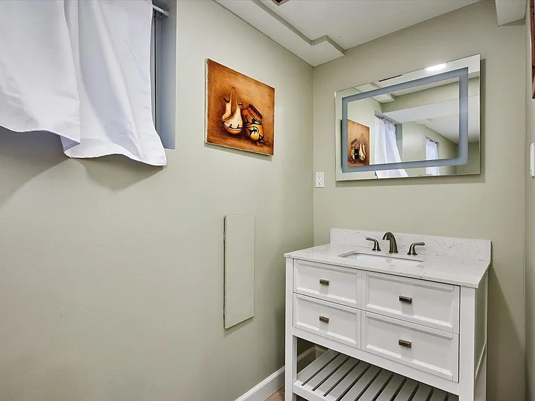 2242 S Poplar St — Photo 27