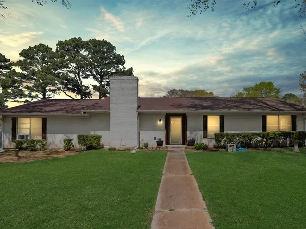 1014 Caprice Dr, Grand Saline, TX 75140