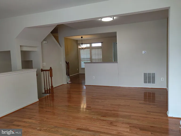 4638 Odessa Dr — Photo 8