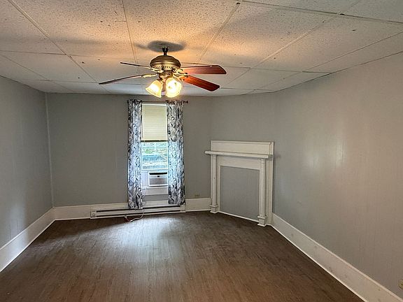 3rd image of 419 Oakley St