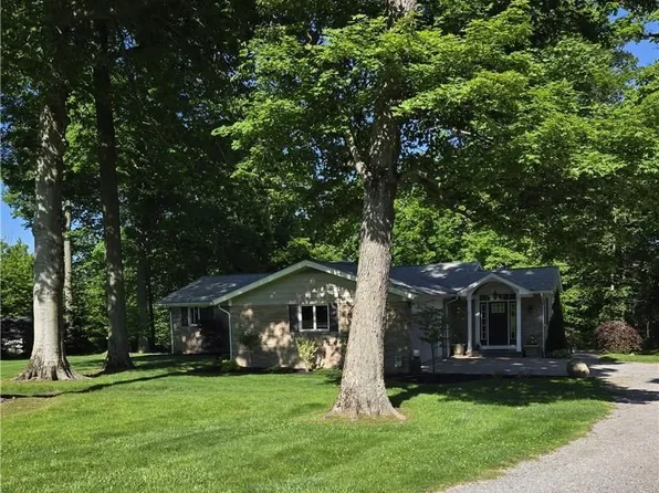 13725 Rockhaven Rd, Newbury, OH 44065