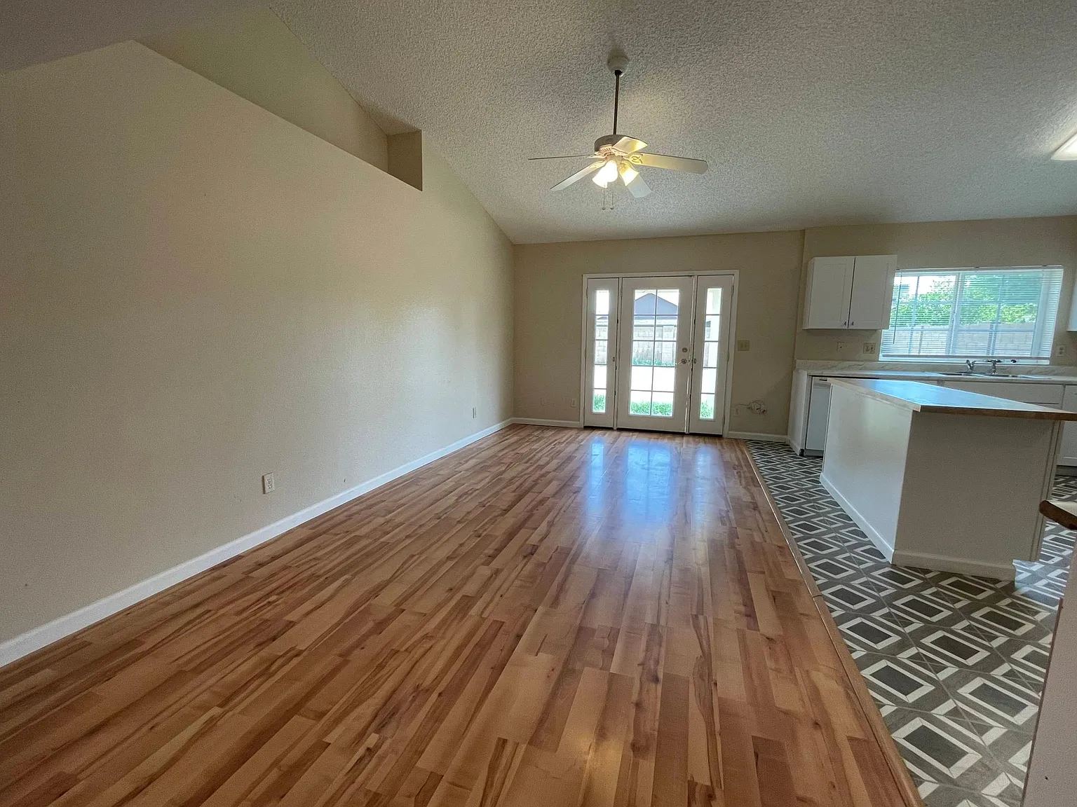 4 bed, 1446 sqft, $2,200 — Photo 2
