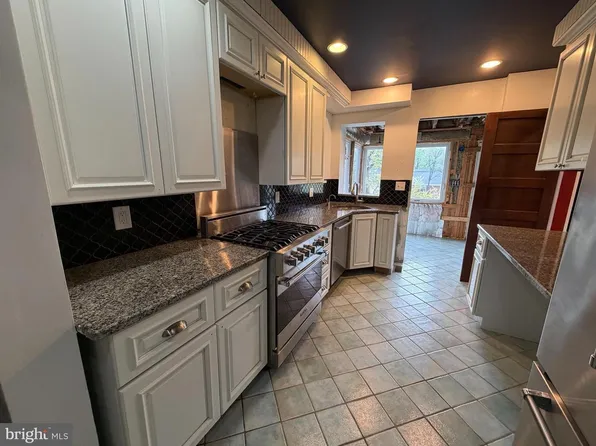 532 W University Pkwy, Baltimore, MD 21210