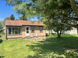 8321 Bay Crest Dr, Port Austin, MI 48467