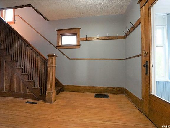 4th image of 1937 Garnet St