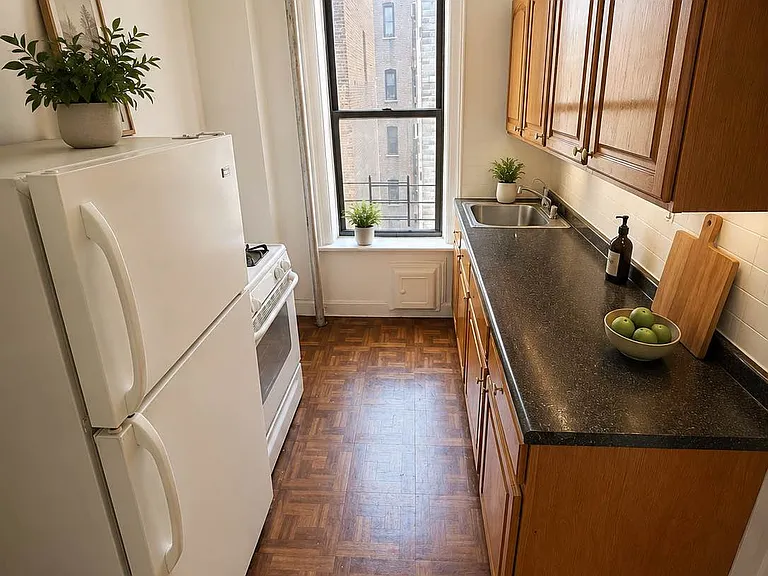 603 Academy St #4G — Photo 5