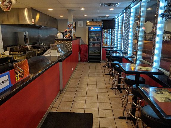 4th image of 5625 W Diversey Ave