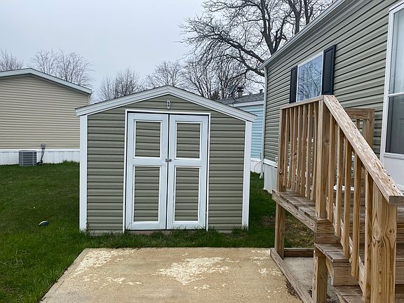 3rd image of 17 Tammy Ln #587S
