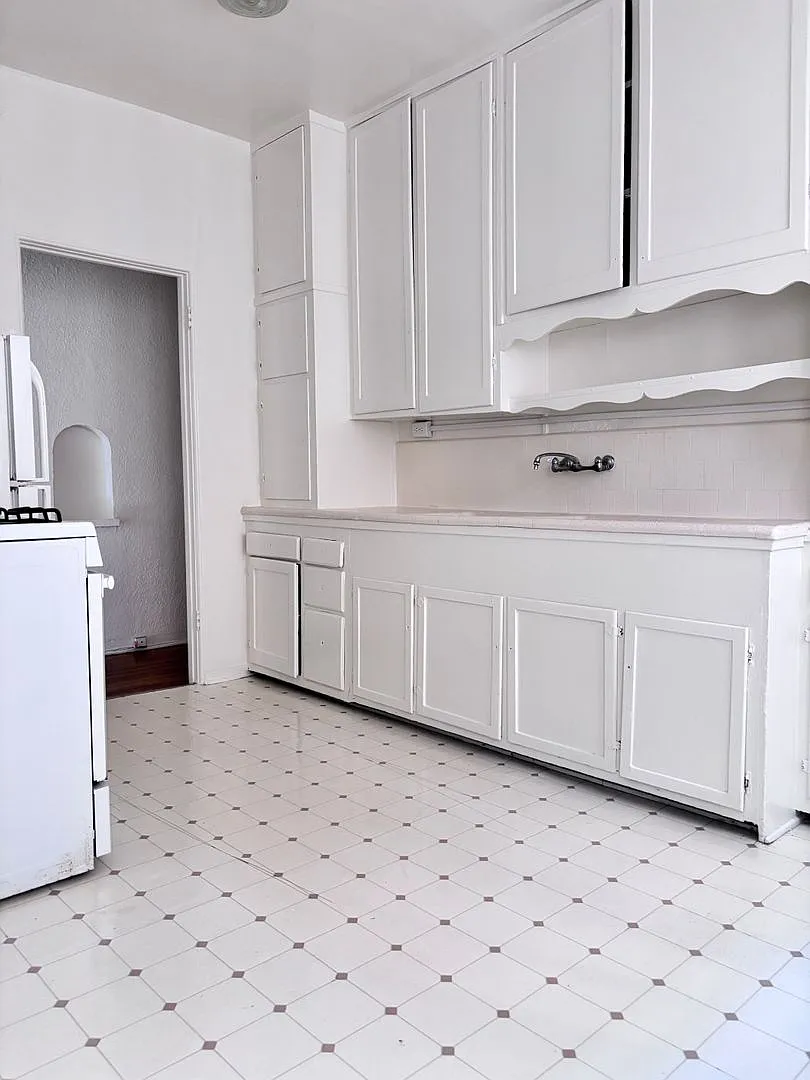 418 N. Hayworth Ave. — Photo 2