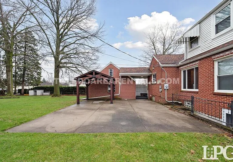391 Perry Dr — Photo 39