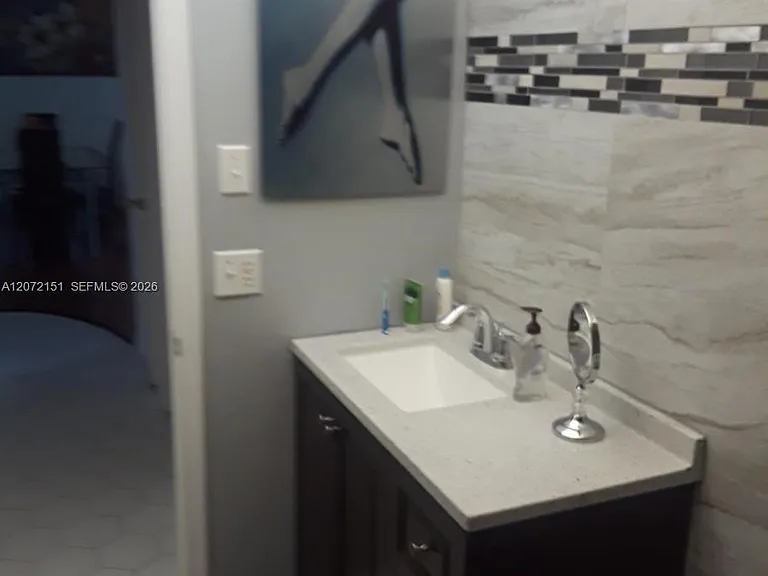 900 NE 12th Ave #302 — Photo 26