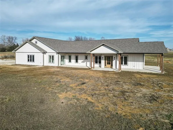 12314 222nd St, Linwood, KS 66052