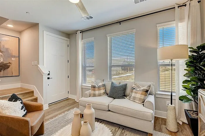 3 bed, 2.5 bath, 1184 sqft, $2,199 — Photo 4