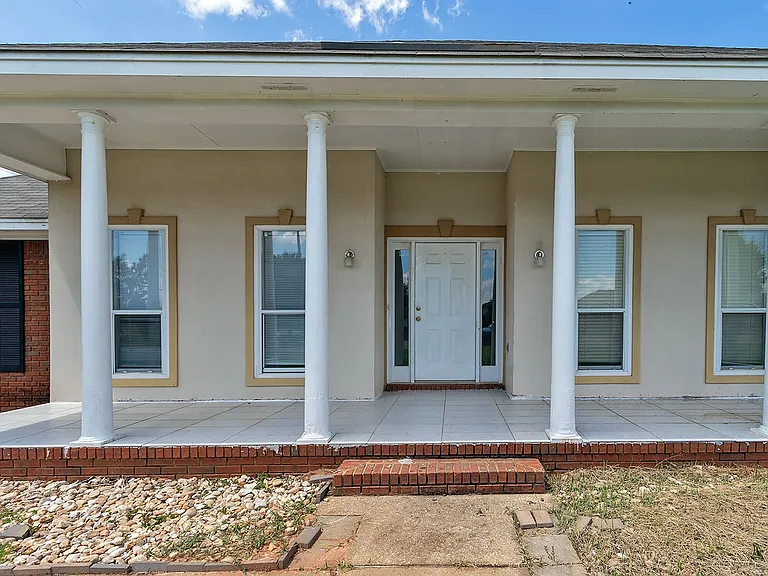 1901 Calumet Pkwy — Photo 3