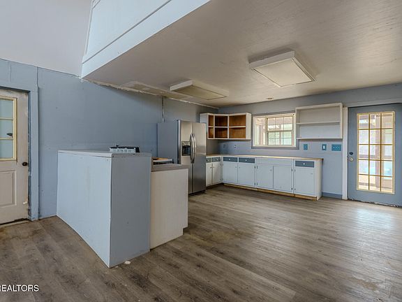 4th image of 878 Little Berry Way