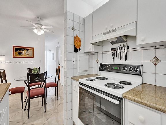3rd image of 16790 NE 14th Ave APT 108