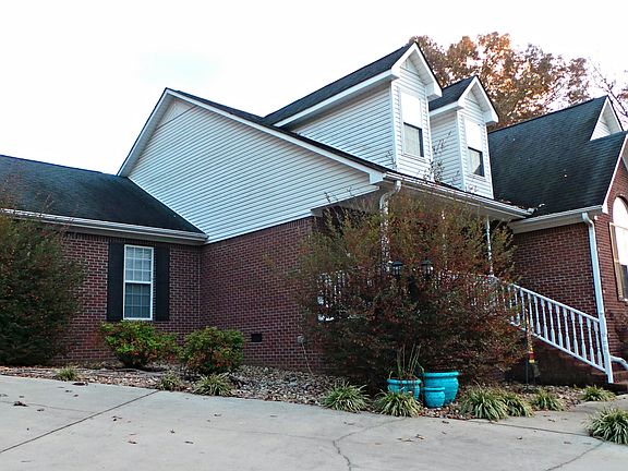 3rd image of 11 Dianna Dr