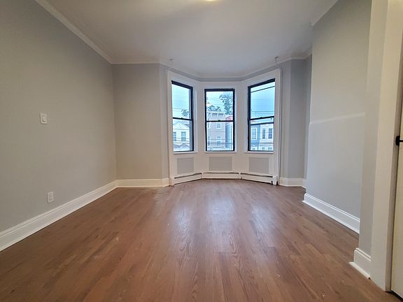 4th image of 484 Mercer St #1L