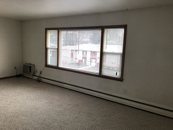 3rd image of 1720 Bristol Dr APT 6
